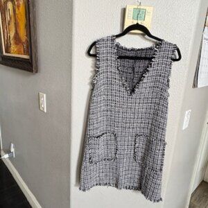 Worn only once, women's French Chanel wool skirt, size: S.